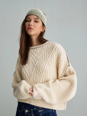 Bershka Sweter Ze Splotem Warkoczowym Kobieta Kremowy
