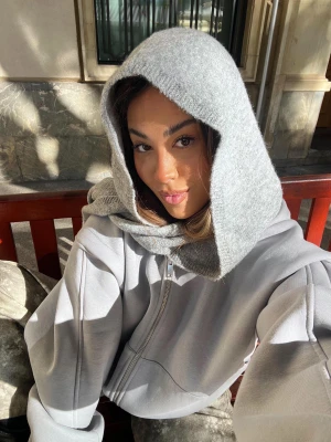 Bershka Szalik Z Kapturem Z Dzianiny Kobieta Szary