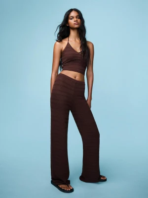 Bershka Szerokie Spodnie Z Ażurowym Wzorem Kobieta Brązowy