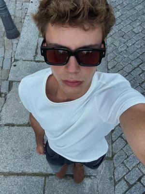 Bershka Sześciokątne Okulary Przeciwsłoneczne Mężczyzna Czarny