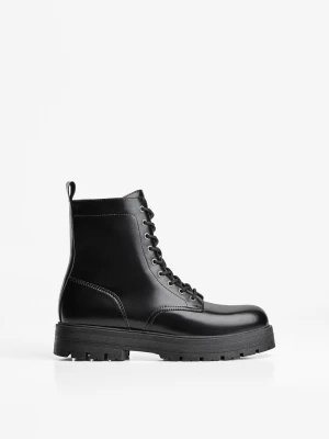Bershka Sznurowane Botki Na Podeszwie Typu Traktor Mężczyzna Czarny