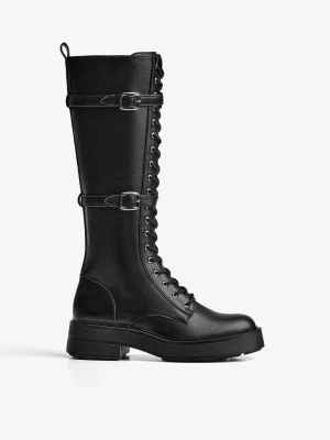 Bershka Sznurowane Kozaki Na Płaskiej Podeszwie Ze Sprzączkami Kobieta Czarny