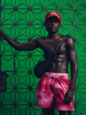 Bershka Szorty Kąpielowe Boxy Z Nadrukiem Mężczyzna Różowy