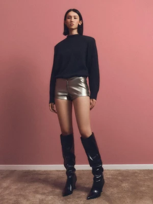 Bershka Szorty Ze Sztucznej Skóry Z Metalicznym Efektem Kobieta Srebrny