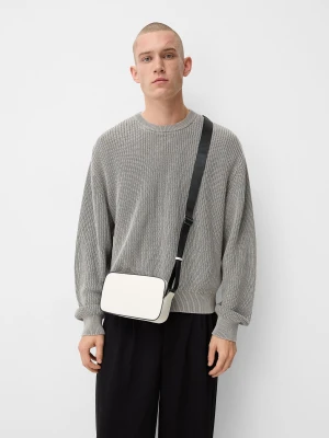Bershka Sztywna Torebka Na Ramię Przypominająca Kuferek Mężczyzna Biały