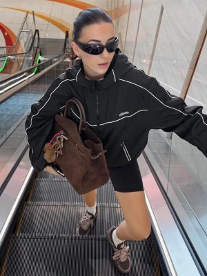 Bershka Techniczna Kurtka Z Kapturem Kobieta Czarny