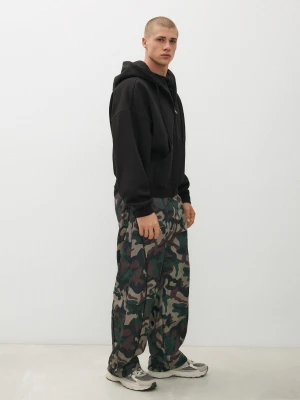 Bershka Techniczne Spodnie O Kroju Baggy Mężczyzna Khaki