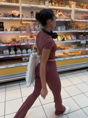 Bershka Techniczne Spodnie O Kroju Flare Kobieta Pomarańczowy