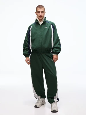 Bershka Techniczne Spodnie O Kroju Super Baggy Mężczyzna Zielony