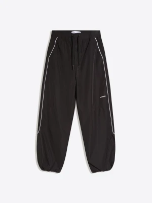 Bershka Techniczne Spodnie O Kroju Superbaggy Mężczyzna Czarny