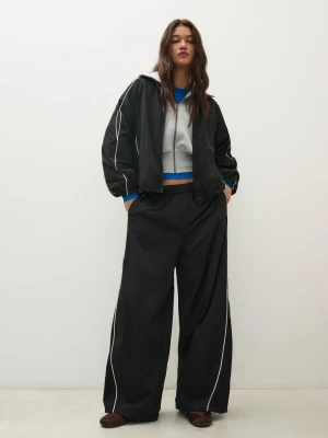 Bershka Techniczne Spodnie Parachute Kobieta Czarny