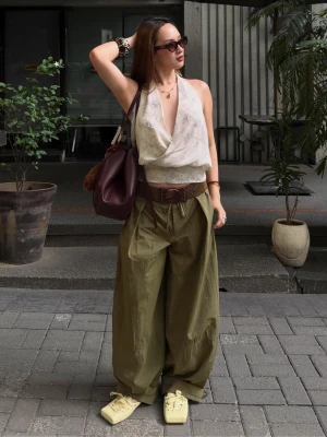 Bershka Techniczne Spodnie Z Zakładkami Kobieta Khaki