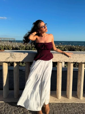 Bershka Top Bandeau Z Fakturą I Falbaną Kobieta Fioletowy