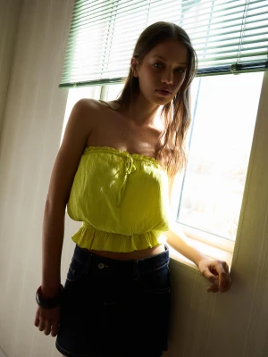 Bershka Top Bandeau Z Krepy Z Marszczeniem Kobieta Zielony