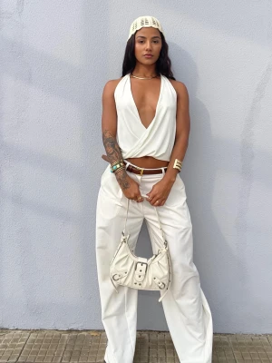Bershka Top Halter Skrzyżowany Kobieta Kremowy