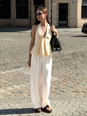 Bershka Top Halter Z Efektem Balonowego Kroju Kobieta Beżowy