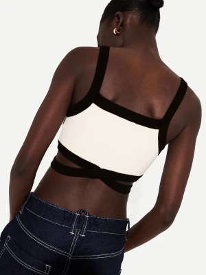 Bershka Top Na Kontrastowych Ramiączkach Z Wycięciami Kobieta Kremowy