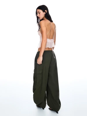 Bershka Top Na Ramiączkach O Krótszym Kroju Z Haftem Kobieta Różowy