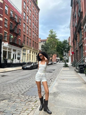 Bershka Top Na Ramiączkach W Wielokolorowe Paski Kobieta Kremowy