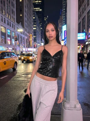 Bershka Top Na Ramiączkach Z Cekinami Kobieta Czarny