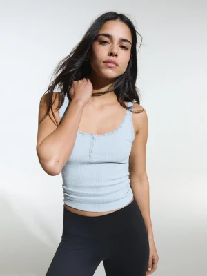 Bershka Top Na Ramiączkach Z Koronką Przy Dekolcie Kobieta Jasnoniebieski