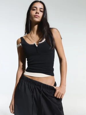 Bershka Top Na Ramiączkach Z Koronkowym Dekoltem Typu Panadero Kobieta Czarny