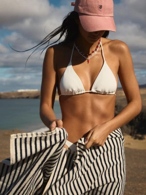 Bershka Top Od Bikini Z Prążkowanej Dzianiny Kobieta Biały
