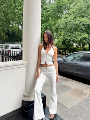 Bershka Top Typu Halter Z Bengalinu Kobieta Beżowy