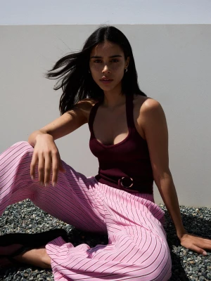 Bershka Top Z Dekoltem Halter I Kółkiem Kobieta Bordowy