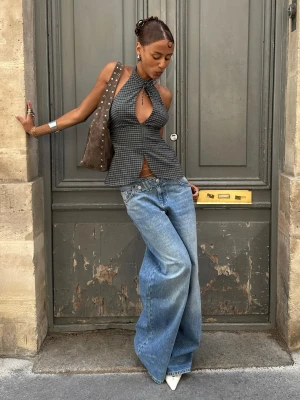 Bershka Top Z Dekoltem Halter Kobieta Ciemnoszary