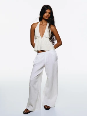 Bershka Top Z Mieszanki Lnu Z Dekoltem Halter Kobieta Biały