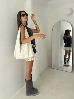 Bershka Torba Z Ćwiekami Kobieta Kremowy