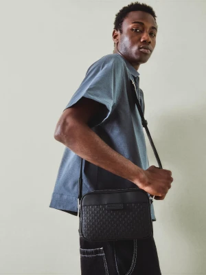 Bershka Torebka Crossbody Z Monogramem Mężczyzna Czarny