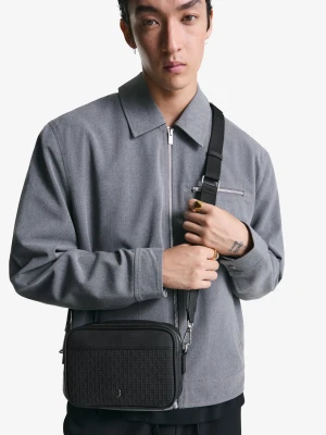 Bershka Torebka Crossbody Z Teksturą Mężczyzna Czarny