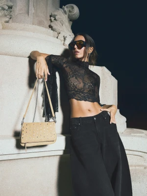 Bershka Torebka Kopertowa Z Ćwiekami Kobieta Wielbłądzi