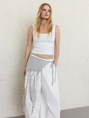 Bershka Torebka Kopertowa Ze Spódnicą Z Frędzlami I Koralikami Kobieta Szary