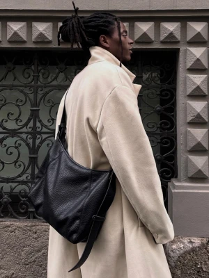 Bershka Torebka Listonoszka Ze Sztucznej Skóry Mężczyzna Szary