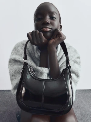 Bershka Torebka Na Ramię Efekt Lakierowanej Skóry Kobieta Czarny