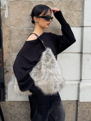 Bershka Torebka Na Ramię Z Efektem Futra Kobieta Szary