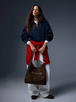 Bershka Torebka Tote W Zwierzęcy Nadruk Z Efektem Zamszu Kobieta Brązowy