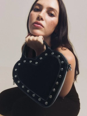 Bershka Torebka W Kształcie Serca Ze Sztucznej Skóry Z Ćwiekami Kobieta Czarny