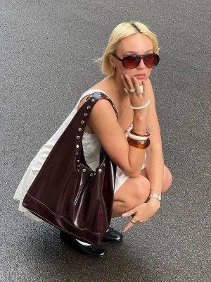 Bershka Torebka Z Ćwiekami Kobieta Brązowy