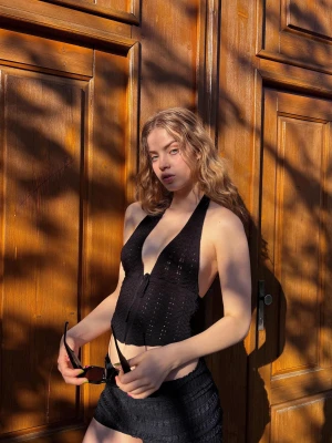 Bershka Wiązany Top Z Dekoltem Halter Kobieta Czarny
