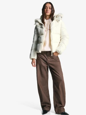 Bershka Wodoodporna Kurtka Typu Puffy Z Kapturem I Futerkiem Kobieta Piaskowy