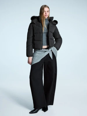 Bershka Wodoodporna Pikowana Kurtka Z Kapturem I Futrem Kobieta Czarny