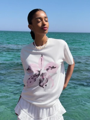 Bershka Wzorzysta Koszulka Oversize Z Krótkim Rękawem Kobieta Biały Złamany