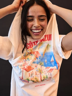 Bershka Wzorzysta Koszulka Oversize Z Krótkim Rękawem Kobieta Kremowy
