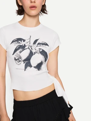 Bershka Wzorzysta Koszulka Z Krótkim Rękawem I Węzłem Kobieta Kremowy