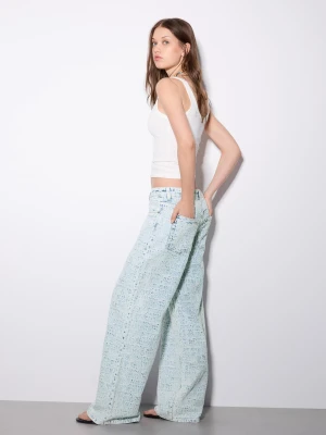 Bershka Żakardowe Jeansy Boyfriend Z Niskim Stanem Kobieta Wyblakły Niebieski