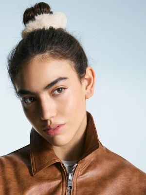 Bershka Zestaw 2 Gumek Do Włosów Z Efektem Futerka Kobieta Brązowy